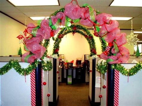 Elegant Yet Fun Office Bay Decoration Themes With Pictures | Office christmas decorations ...