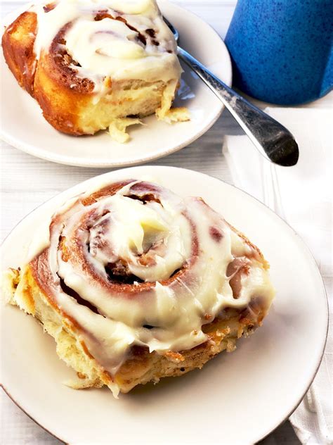 Ultimate Cinnamon Rolls Cream Cheese Frosting - Hummingbird Thyme ...