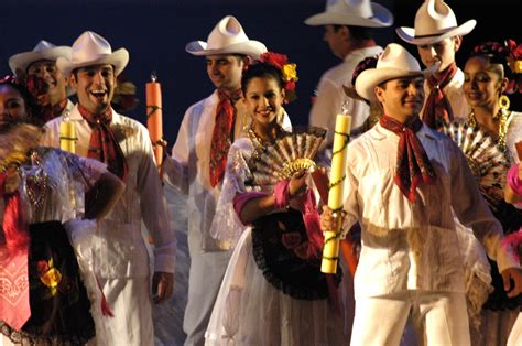 Christmas In Mexico Pictures Posadas - Bing Images | Mexico pictures, Mexican christmas ...