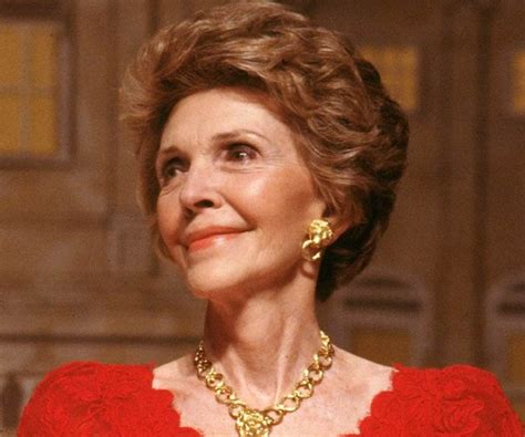 Nancy Reagan Biography - Facts, Childhood, Family & Achievements of ...