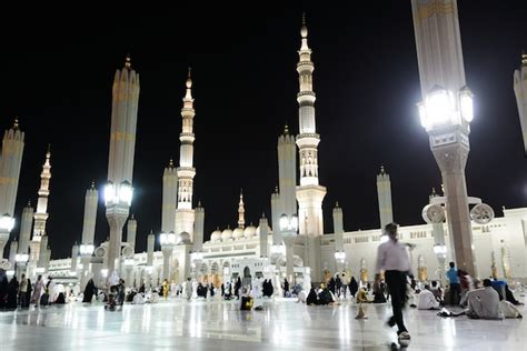 Premium Photo | Medina mosque at night