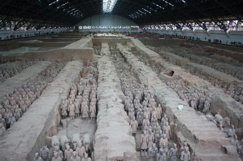 Qin Shi Huang's Terracotta Army - Pit 1 - Picture of The Museum of Qin ...