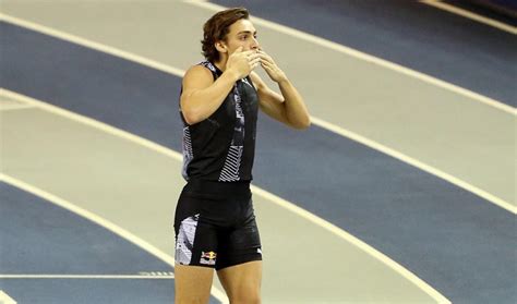 Mondo Duplantis raises his own world record in Glasgow - AW