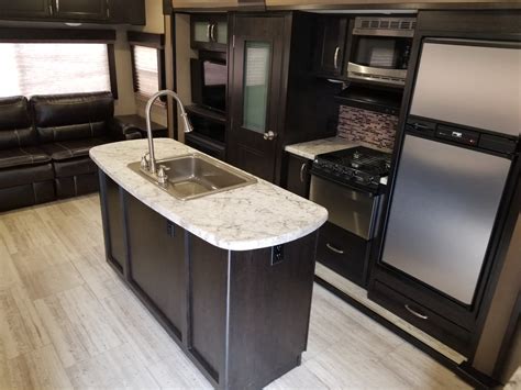 2017 Grand Design Imagine 2950RL - Good Life RV