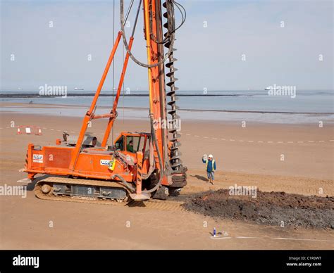 Piling rig hi-res stock photography and images - Alamy