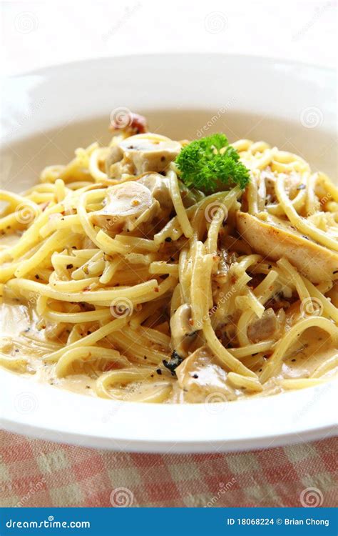 Spaghetti Carbonara Chicken Stock Photo - Image of pattern, plate: 18068224