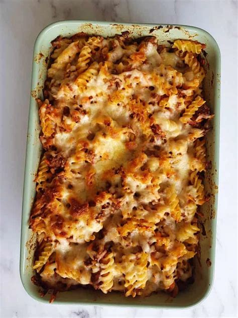 Minced beef pasta bake - Hint of Healthy