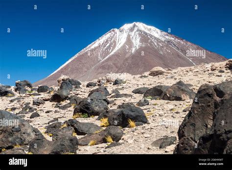 Licancabur volcano, Bolivia Stock Photo - Alamy