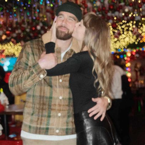 Taylor Swift and Travis Kelce Shared the Sweetest Moment of PDA During ...