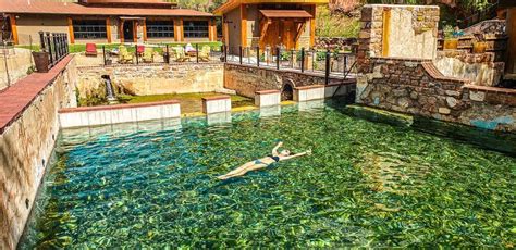 What to do for a Weekend in Hot Springs, SD - you won't want to miss this!