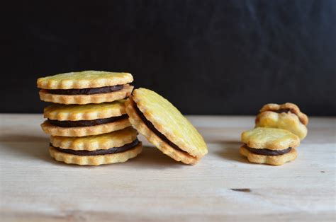 Playing with Flour: Biscuit sandwich cookies with chocolate fudge filling (and other possibilities)