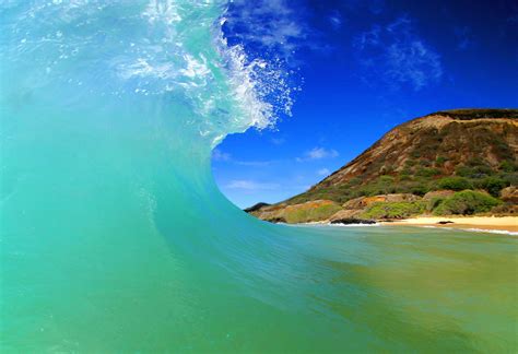 Maui keeps luring the fabulously wealthy! | Shore break, Beach and Surf