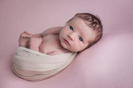 10 Newborn Photography Poses for Beginners Including Cheat Sheet - Paperblog