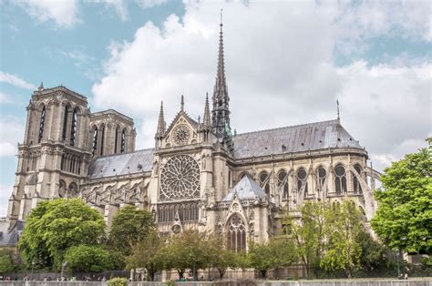 Building The Notre Dame Cathedral in Paris, France