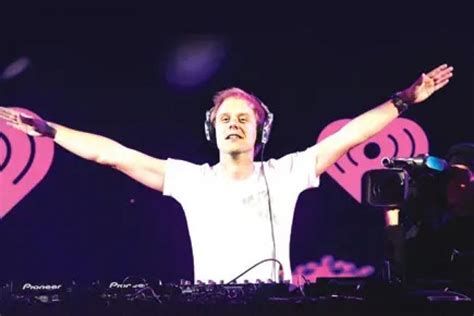 Dutch DJ Armin van Buuren announces India tour with Sunburn from ...