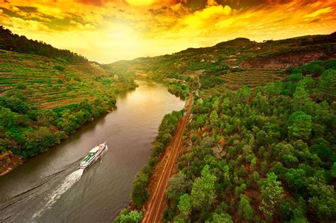 Valley of the Douro from Porto to Spain - Portugal Tours | Mercury Holidays