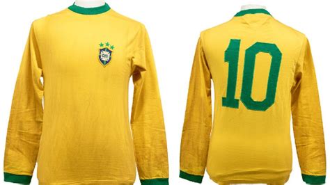 Pele shirt: 'Offers made' after jersey fails to sell at auction - BBC News