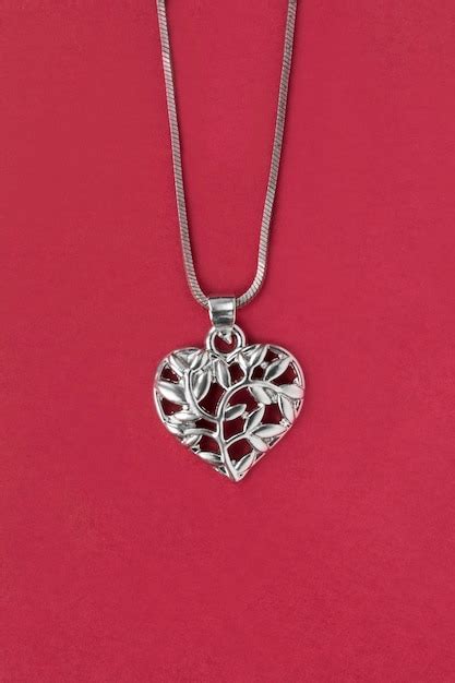 Premium Photo | Silver heart necklace