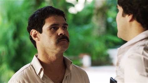 In the first episode of 'El Chapo', Joaquín Guzmán meets Pablo Escobar ...