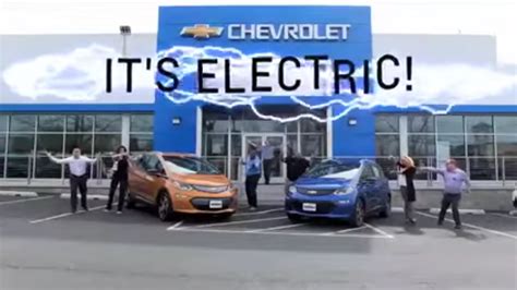 Low-budget Chevy Bolt EV dealer ad normalizes electric cars