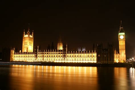 "Houses of Parliament @ Night" by Kiwikiwi | Redbubble