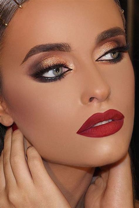 Pin by Brit Goldizen on PUCKER UP 3 | Red lip makeup, Red lipstick makeup, Ideal makeup