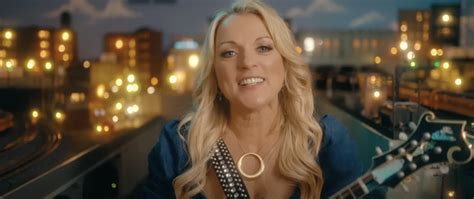 City of New Orleans video from Rhonda Vincent - Bluegrass Today