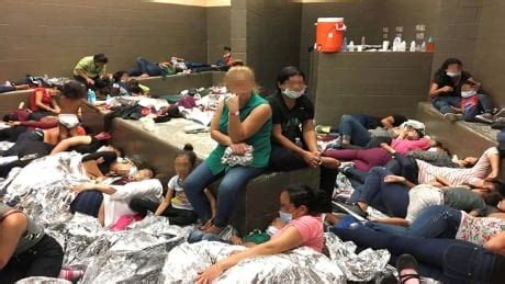 Detained migrants shown pleading for help in U.S. government photos | CBC News