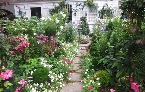 Lay of the Landscape: Cottage Garden Style