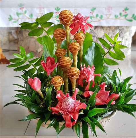 Tropical Arrangement with beehive and torch gingers.08.03.2019 | Torch ...