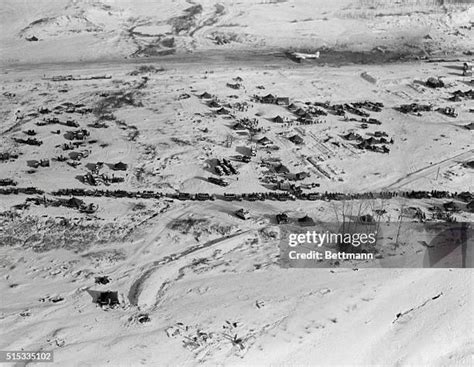 41 Marines At Chosin Reservoir Stock Photos, High-Res Pictures, and ...