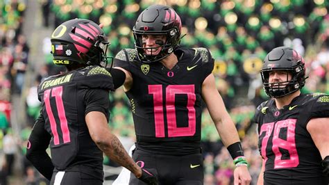 Oregon vs. UCLA score, takeaways: Bo Nix stars as No. 10 Ducks rout No. 9 Bruins to take Pac-12 ...