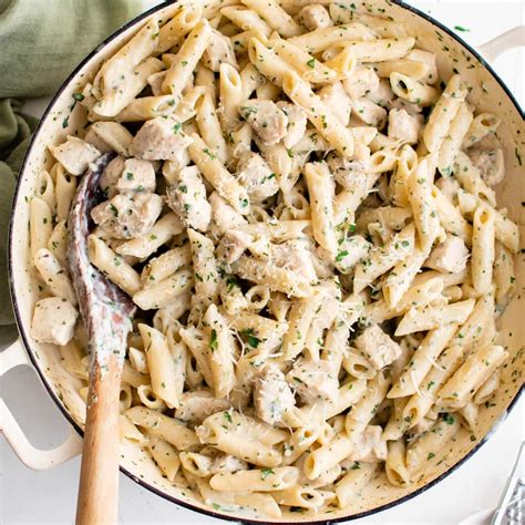 Creamy Garlic Chicken Penne Pasta | YellowBlissRoad.com