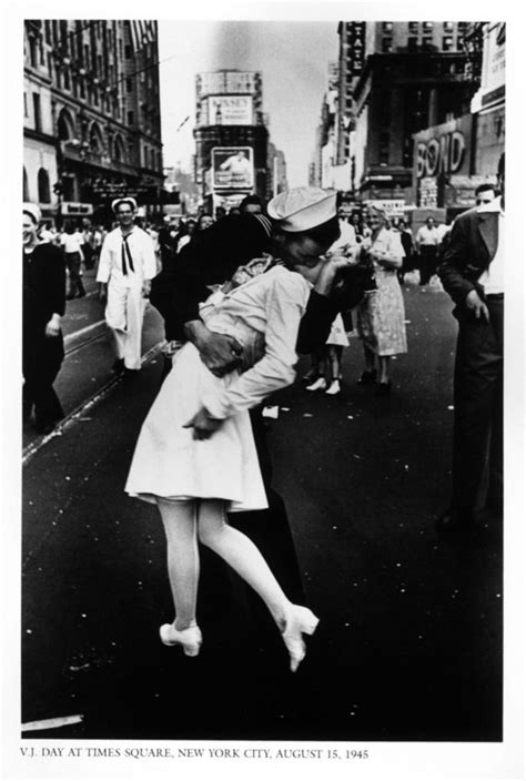 Sailor in iconic WWII kiss photo dies at 95