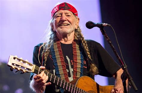 10 Best Willie Nelson Songs of All Time - Singersroom.com