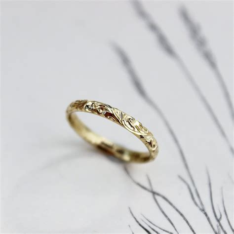 18ct yellow gold 2.5mm floral engraved ring | RUST jewellery