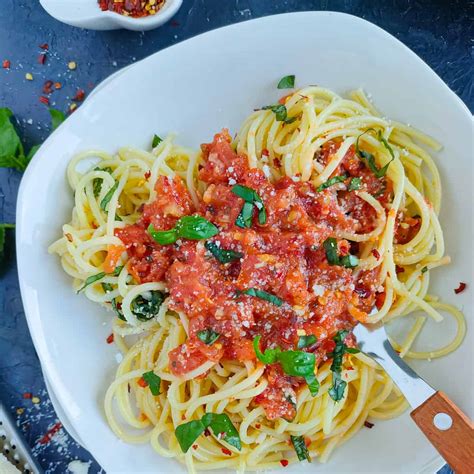 Easy Spaghetti Arrabiata (6-ingredient Sauce) - Go Healthy Ever After