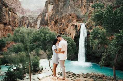 A 10-Mile Hike to Havasu Falls was Worth the Trek for these Engagement ...