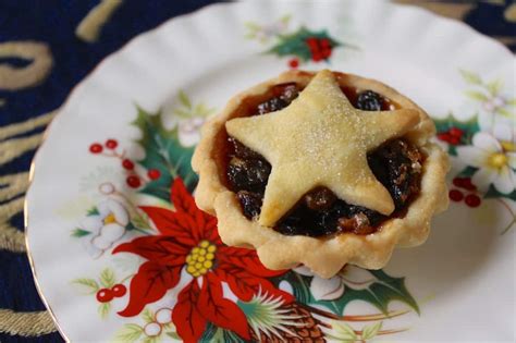 Mince Pies (Mincemeat) Pies for a Traditional British Christmas Treat - Christina's Cucina