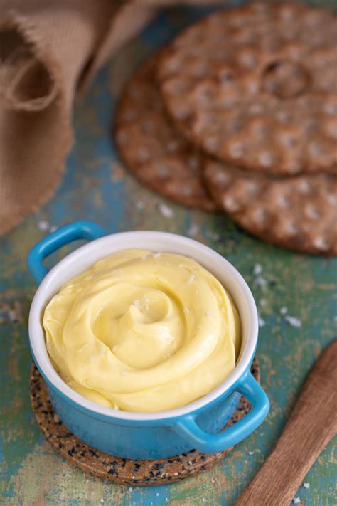 Olive oil butter spread (homemade & spreadable) • Electric Blue Food