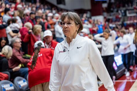 March Madness: Did Stanford coach Tara VanDerveer take shot at men's ...