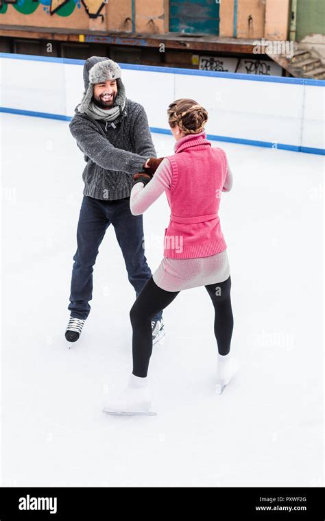 Couple ice skating hi-res stock photography and images - Alamy