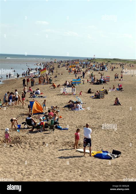 Skegness beach busy summer hi-res stock photography and images - Alamy