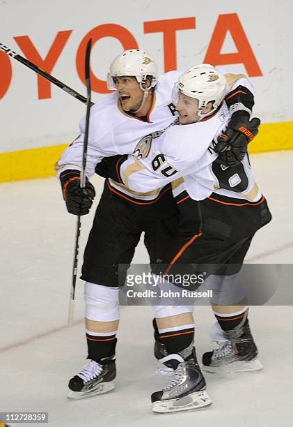 667 Teemu Selanne Stanley Cup Photos & High Res Pictures - Getty Images