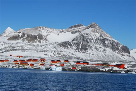 Tierra de Pingüinos: Base Antártica Esperanza