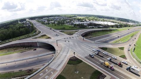 I-55 Split Diamond Interchange [3069 x 1726] | Road bridge, America travel, City skyline