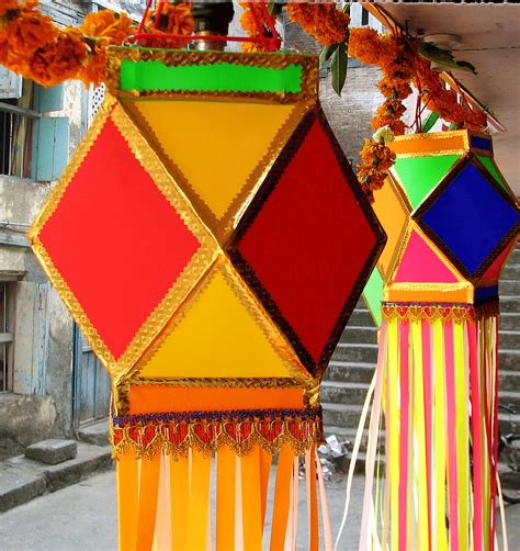 Public Domain Photos and Images: Kandeels: paper lanterns lighted during Diwali