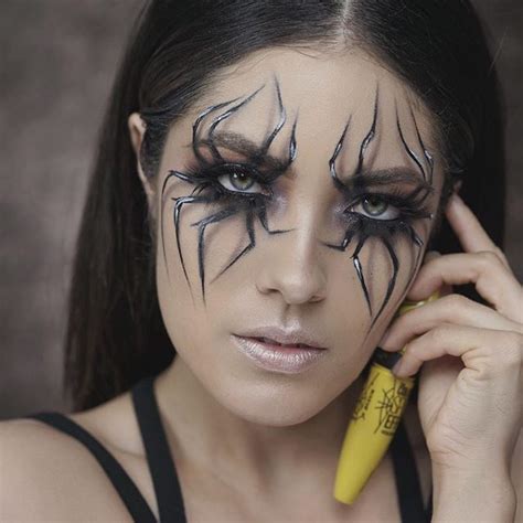 Can we make an exception for spider lashes for #Halloween? 😂 How amazing is this 3D 🕷 look ...