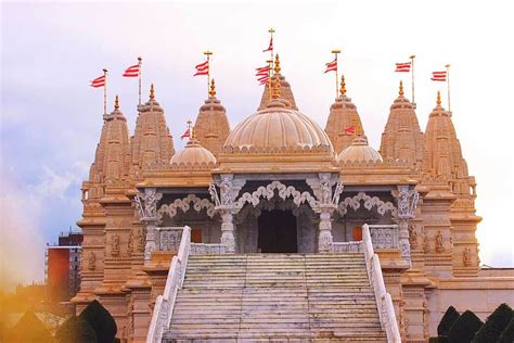 Temples in Ahmedabad | 7 Famous Temples in Ahmedabad | Treebo Blogs