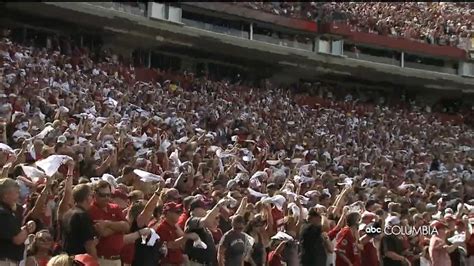 USC students anticipate first Gamecocks football game of the season ...